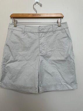 matty m Light Gray Women's Bermuda Shorts Size M
